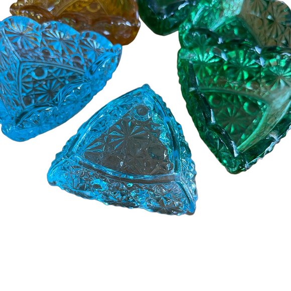 Vintage pinwheel scalloped edge triangle dish set - Picture 4 of 4